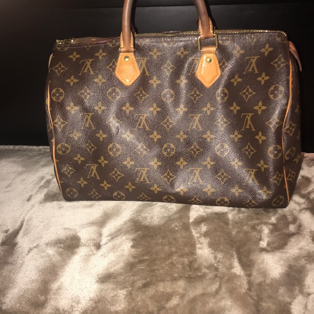 Louis Vuitton handbag. Speedy 40. SD4155